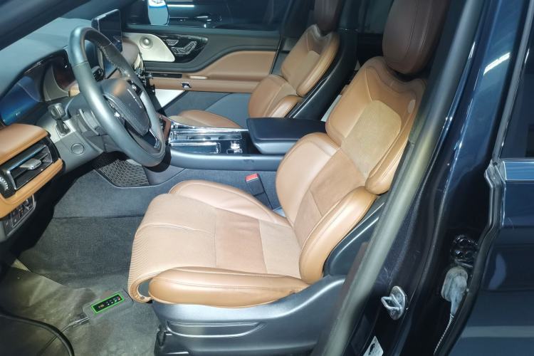 Used Lincoln Aviator 2021 3.0T V6 All-Wheel-Drive Executive Edition Left Front Seat