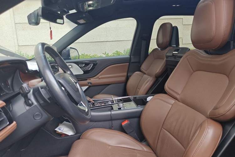 Used Lincoln Aviator 2021 3.0T V6 All-Wheel-Drive Executive Edition Left Front Seat