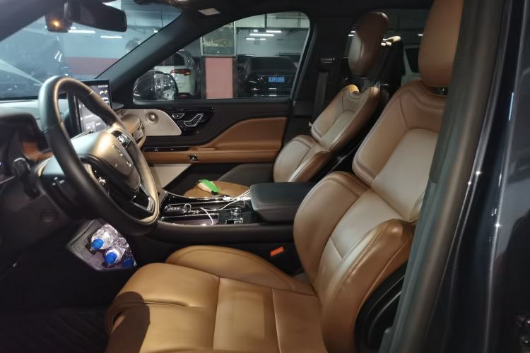 Used Lincoln Aviator 2021 3.0T V6 All-Wheel-Drive Executive Edition Left Front Seat