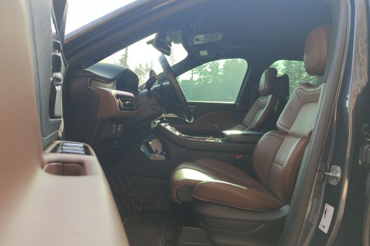 Used Lincoln Aviator 2021 3.0T V6 All-Wheel-Drive Executive Edition Left Front Seat