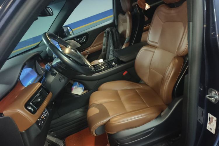 Used Lincoln Aviator 2021 3.0T V6 All-Wheel-Drive Executive Edition Left Front Seat