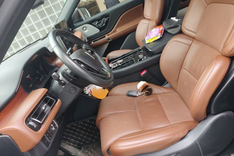Used Lincoln Aviator 2021 3.0T V6 All-Wheel-Drive Executive Edition Left Front Seat