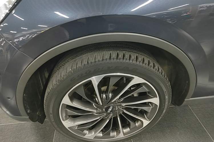 Used Lincoln Aviator 2021 3.0T V6 All-Wheel-Drive Executive Edition Left Front Wheel Hub