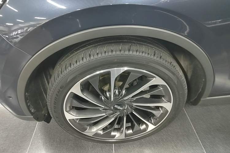 Used Lincoln Aviator 2021 3.0T V6 All-Wheel-Drive Executive Edition Left Front Wheel Hub