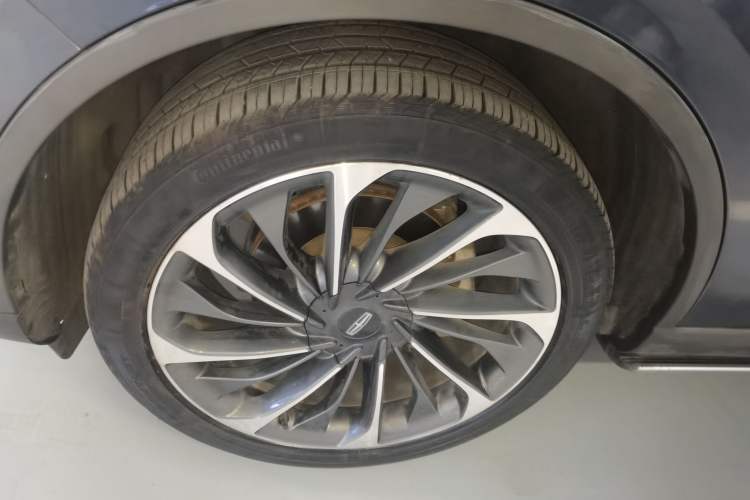 Used Lincoln Aviator 2021 3.0T V6 All-Wheel-Drive Executive Edition Left Front Wheel Hub