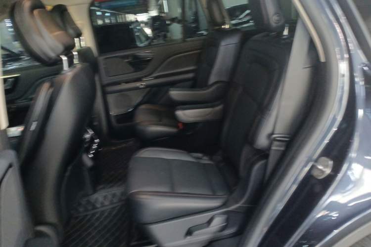 Used Lincoln Aviator 2021 3.0T V6 Four-Wheel Drive Luxury Edition Left Rear Seat