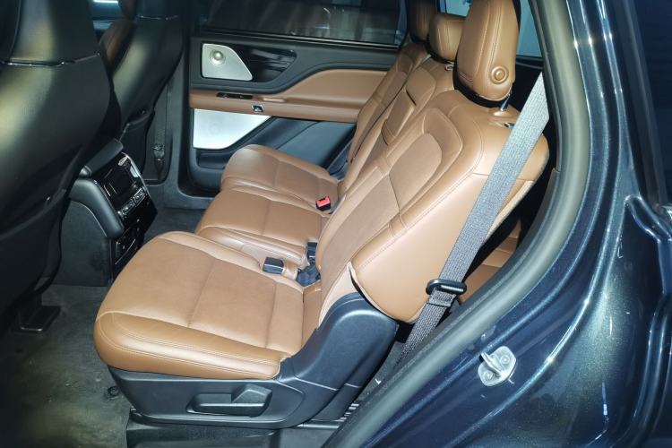 Used Lincoln Aviator 2021 3.0T V6 All-Wheel-Drive Executive Edition Left Rear Seat