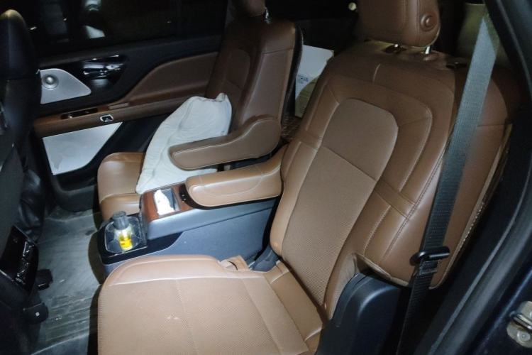 Used Lincoln Aviator 2021 3.0T V6 All-Wheel-Drive Executive Edition Left Rear Seat