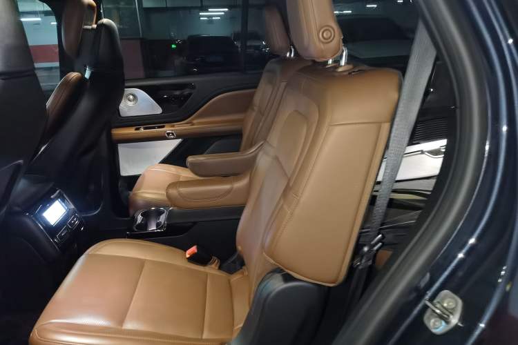 Used Lincoln Aviator 2021 3.0T V6 All-Wheel-Drive Executive Edition Left Rear Seat