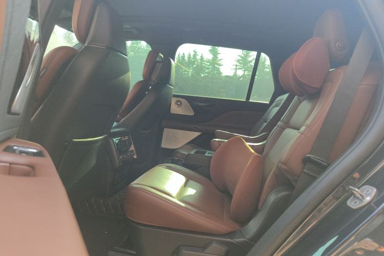 Used Lincoln Aviator 2021 3.0T V6 All-Wheel-Drive Executive Edition Left Rear Seat