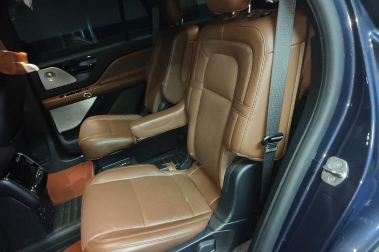Used Lincoln Aviator 2021 3.0T V6 All-Wheel-Drive Executive Edition Left Rear Seat