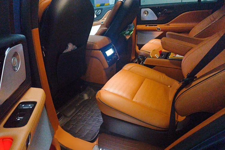 Used Lincoln Aviator 2021 3.0T V6 All-Wheel-Drive Executive Edition Left Rear Seat