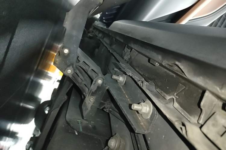 Used Lincoln Aviator 2021 3.0T V6 All-Wheel-Drive Executive Edition Left Side Sill