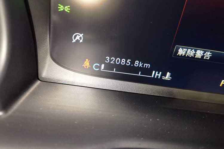 Used Lincoln Aviator 2021 3.0T V6 All-Wheel-Drive Executive Edition Odometer Close Up