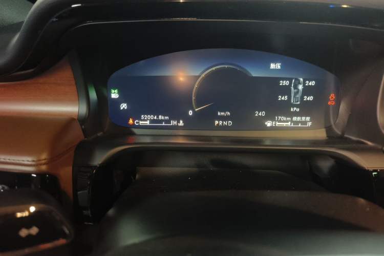 Used Lincoln Aviator 2021 3.0T V6 All-Wheel-Drive Executive Edition Odometer Close Up