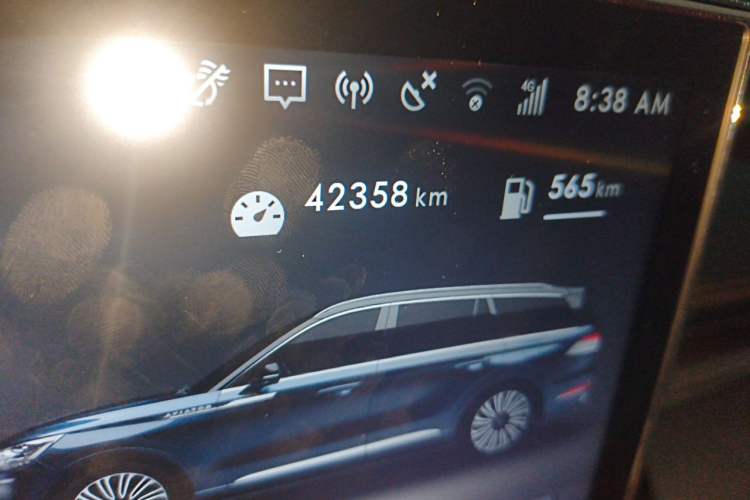 Used Lincoln Aviator 2021 3.0T V6 All-Wheel-Drive Executive Edition Odometer Close Up