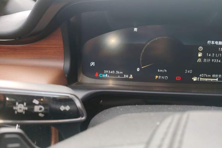 Used Lincoln Aviator 2021 3.0T V6 All-Wheel-Drive Executive Edition Odometer Close Up