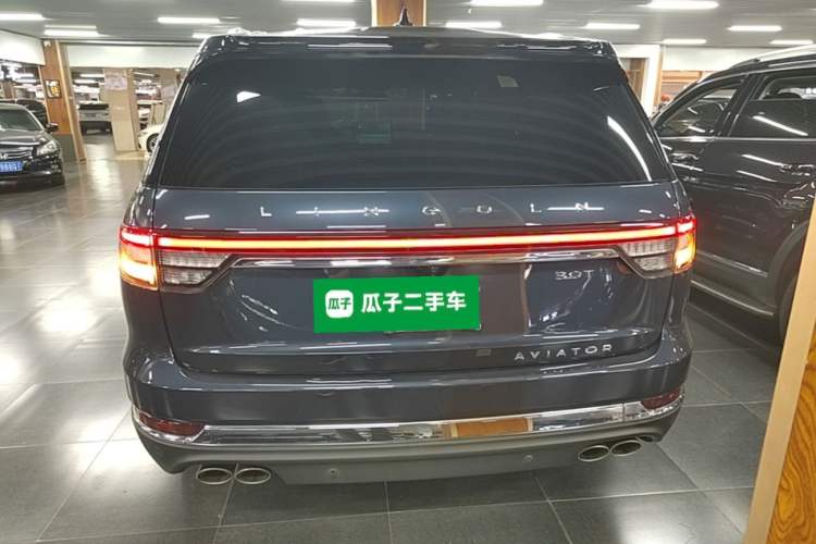 Used Lincoln Aviator 2021 3.0T V6 All-Wheel-Drive Executive Edition Rear