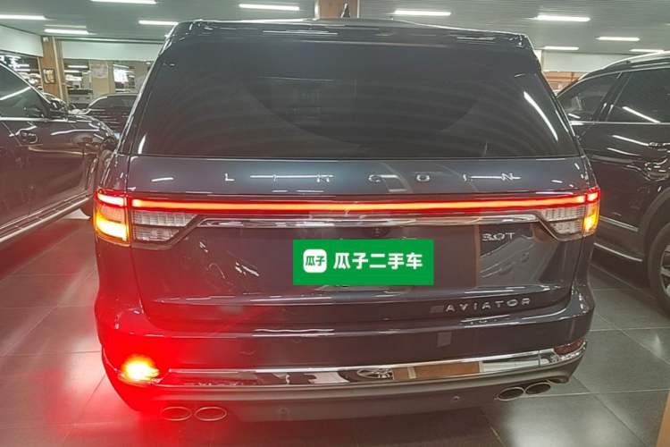 Used Lincoln Aviator 2021 3.0T V6 All-Wheel-Drive Executive Edition Rear