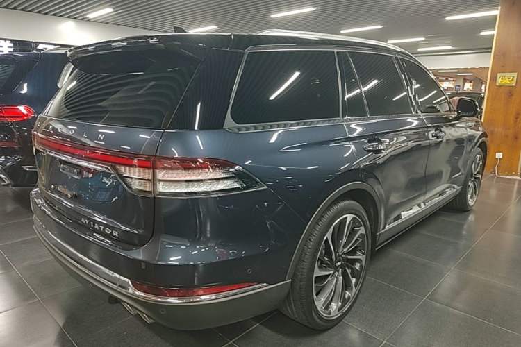 Used Lincoln Aviator 2021 3.0T V6 All-Wheel-Drive Executive Edition Rear Right 45 Deg