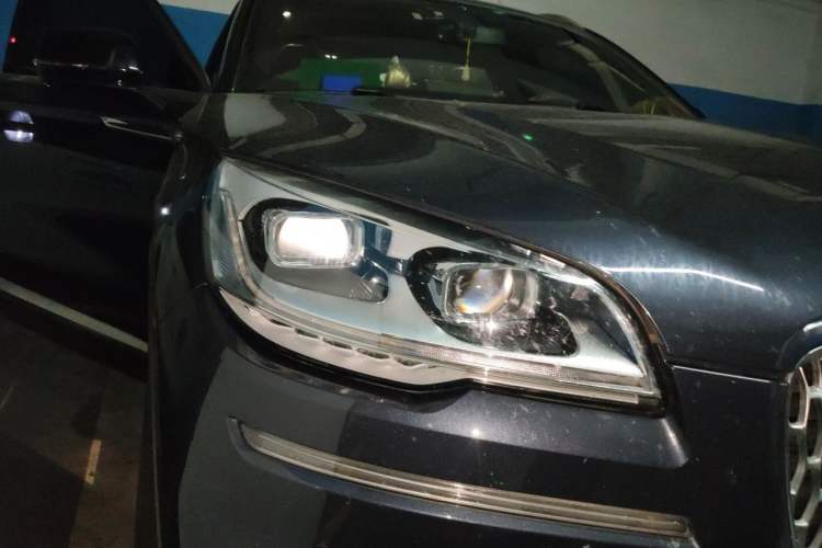 Used Lincoln Aviator 2021 3.0T V6 All-Wheel-Drive Executive Edition Right Front Headlight