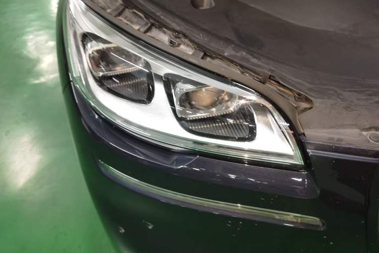 Used Lincoln Aviator 2021 3.0T V6 All-Wheel-Drive Executive Edition Right Front Headlight