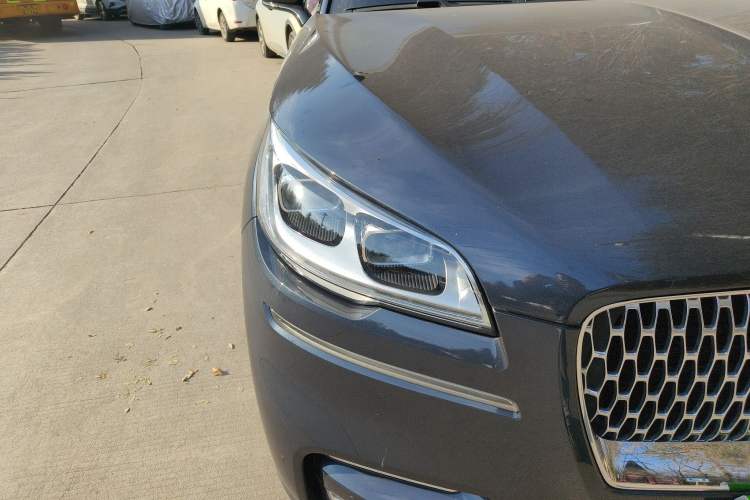Used Lincoln Aviator 2021 3.0T V6 All-Wheel-Drive Executive Edition Right Front Headlight