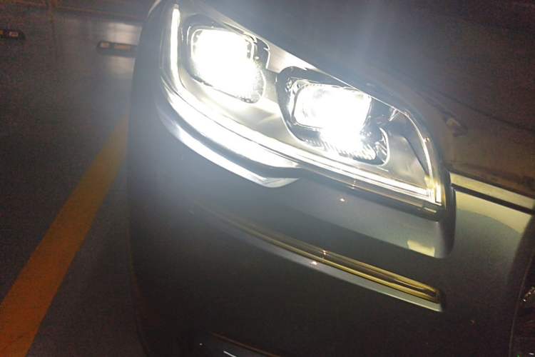 Used Lincoln Aviator 2021 3.0T V6 All-Wheel-Drive Executive Edition Right Front Headlight