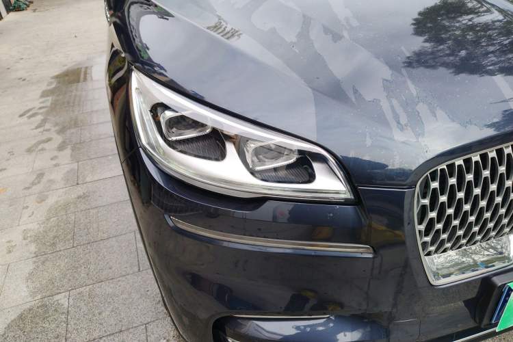 Used Lincoln Aviator 2021 3.0T V6 All-Wheel-Drive Executive Edition Right Front Headlight