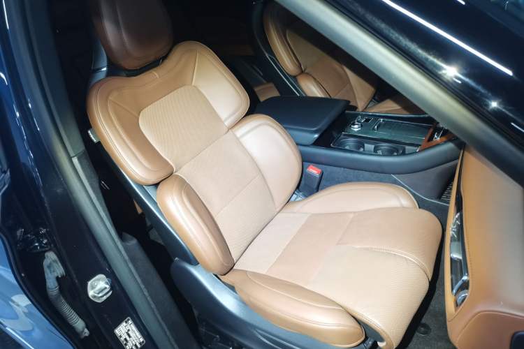 Used Lincoln Aviator 2021 3.0T V6 All-Wheel-Drive Executive Edition Right Front Seat