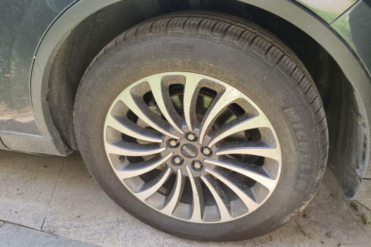 Used Lincoln Aviator 2021 3.0T V6 Four-Wheel Drive Zunya Edition Right Front Wheel Hub