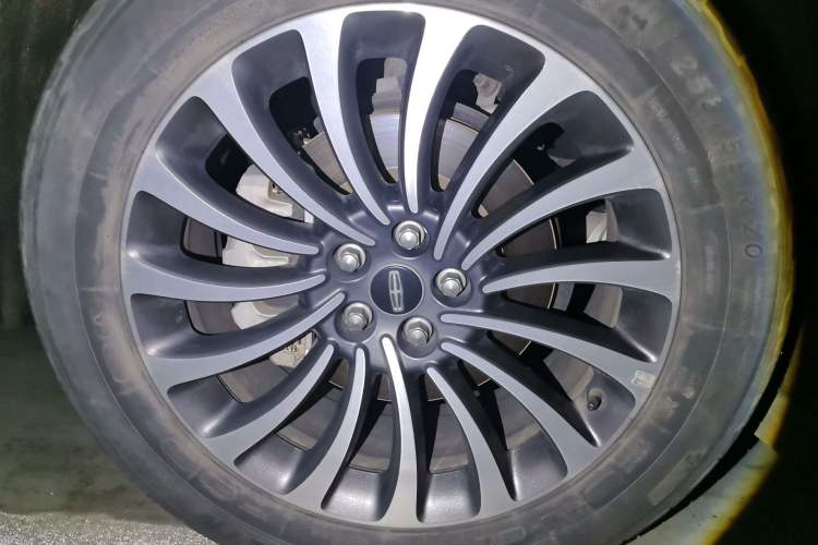 Used Lincoln Aviator 2021 3.0T V6 Four-Wheel Drive Zunya Edition Right Front Wheel Hub