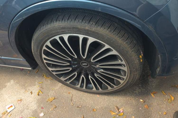 Used Lincoln Aviator 2021 3.0T V6 Four-Wheel Drive Presidential Edition Right Front Wheel Hub