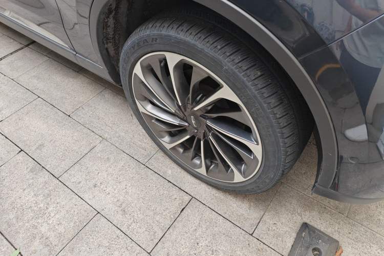 Used Lincoln Aviator 2021 3.0T V6 All-Wheel-Drive Executive Edition Right Front Wheel Hub