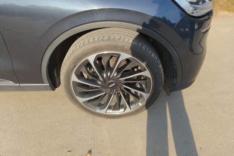 Used Lincoln Aviator 2021 3.0T V6 All-Wheel-Drive Executive Edition Right Front Wheel Hub