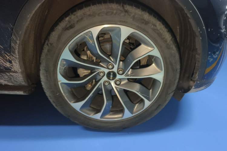 Used Lincoln Aviator 2021 3.0T V6 All-Wheel-Drive Executive Edition Right Front Wheel Hub