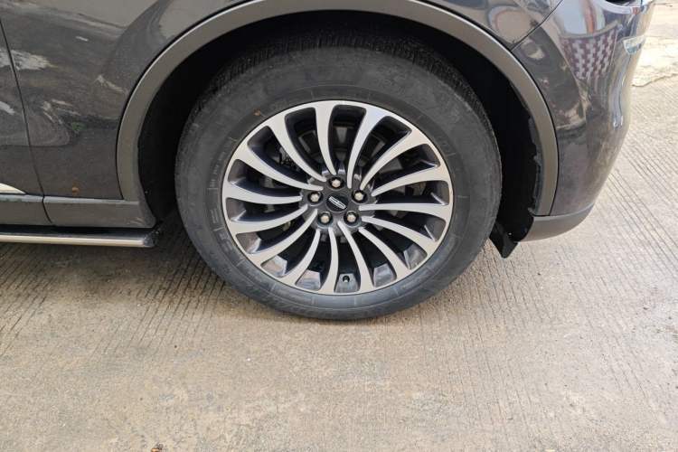 Used Lincoln Aviator 2021 3.0T V6 Four-Wheel Drive Zunya Edition Right Front Wheel Hub