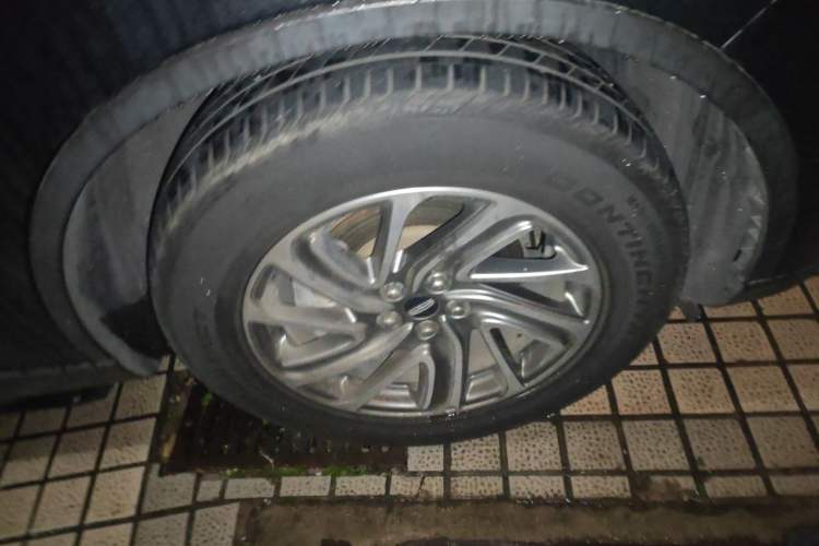 Used Lincoln Aviator 2021 3.0T V6 Four-Wheel Drive Luxury Edition Right Front Wheel Hub