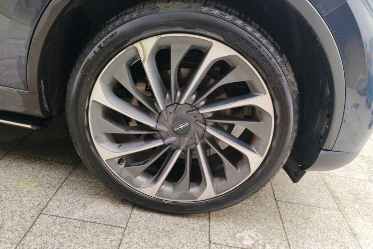 Used Lincoln Aviator 2021 3.0T V6 All-Wheel-Drive Executive Edition Right Front Wheel Hub