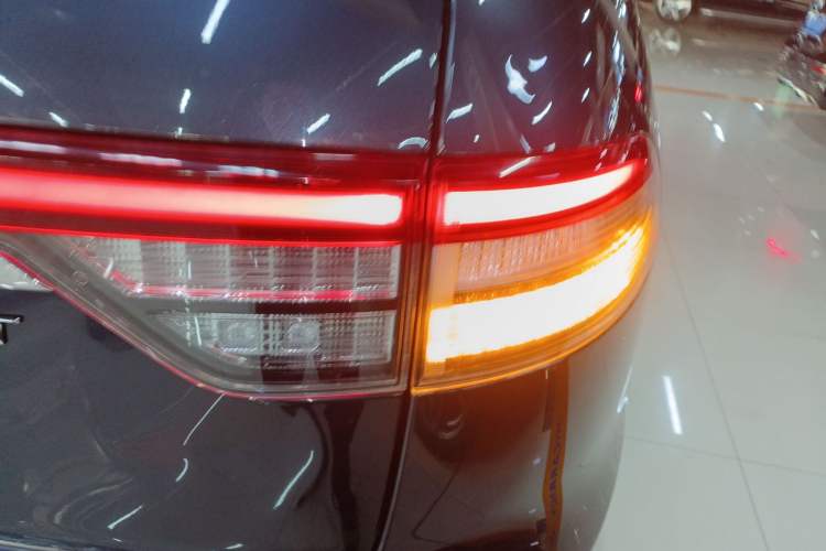 Used Lincoln Aviator 2021 3.0T V6 Four-Wheel Drive Luxury Edition Right Rear Taillight
