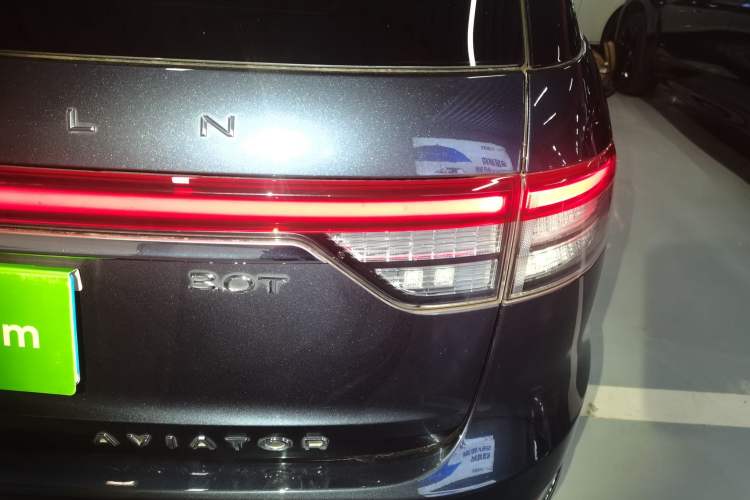 Used Lincoln Aviator 2021 3.0T V6 All-Wheel-Drive Executive Edition Right Rear Taillight