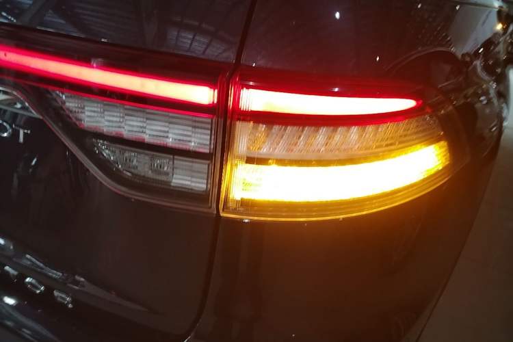 Used Lincoln Aviator 2021 3.0T V6 Four-Wheel Drive Luxury Edition Right Rear Taillight