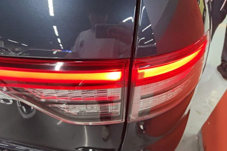 Used Lincoln Aviator 2021 3.0T V6 Four-Wheel Drive Luxury Edition Right Rear Taillight