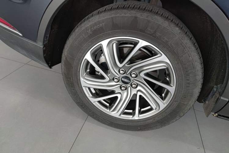 Used Lincoln Aviator 2021 3.0T V6 Four-Wheel Drive Luxury Edition Right Rear Wheel Hub