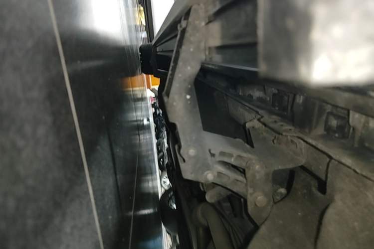 Used Lincoln Aviator 2021 3.0T V6 All-Wheel-Drive Executive Edition Right Side Sill
