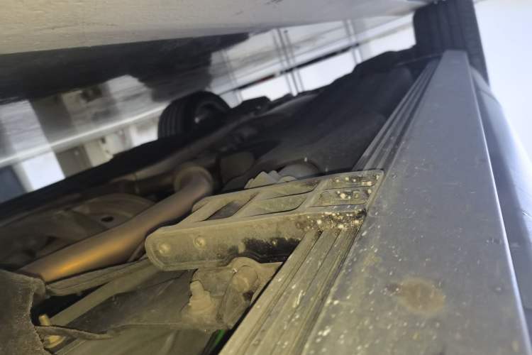 Used Lincoln Aviator 2021 3.0T V6 All-Wheel-Drive Executive Edition Right Side Sill