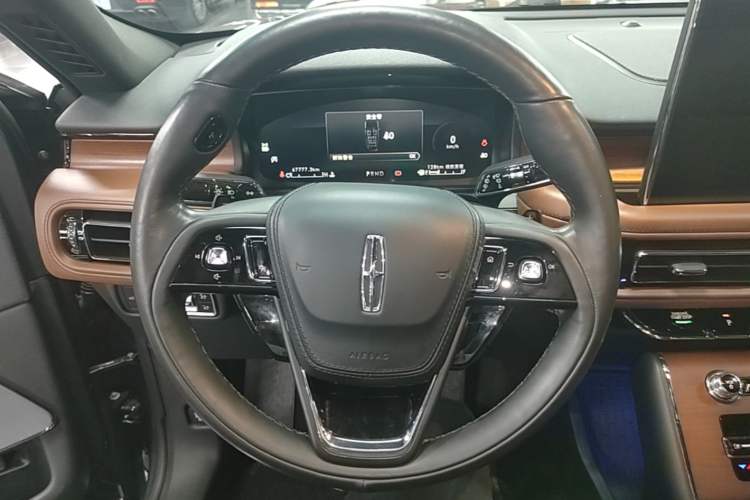 Used Lincoln Aviator 2021 3.0T V6 All-Wheel-Drive Executive Edition Steering Wheel