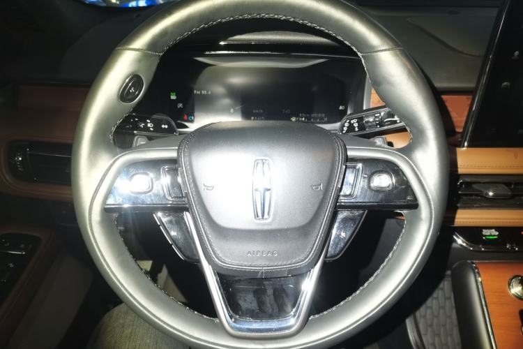 Used Lincoln Aviator 2021 3.0T V6 All-Wheel-Drive Executive Edition Steering Wheel