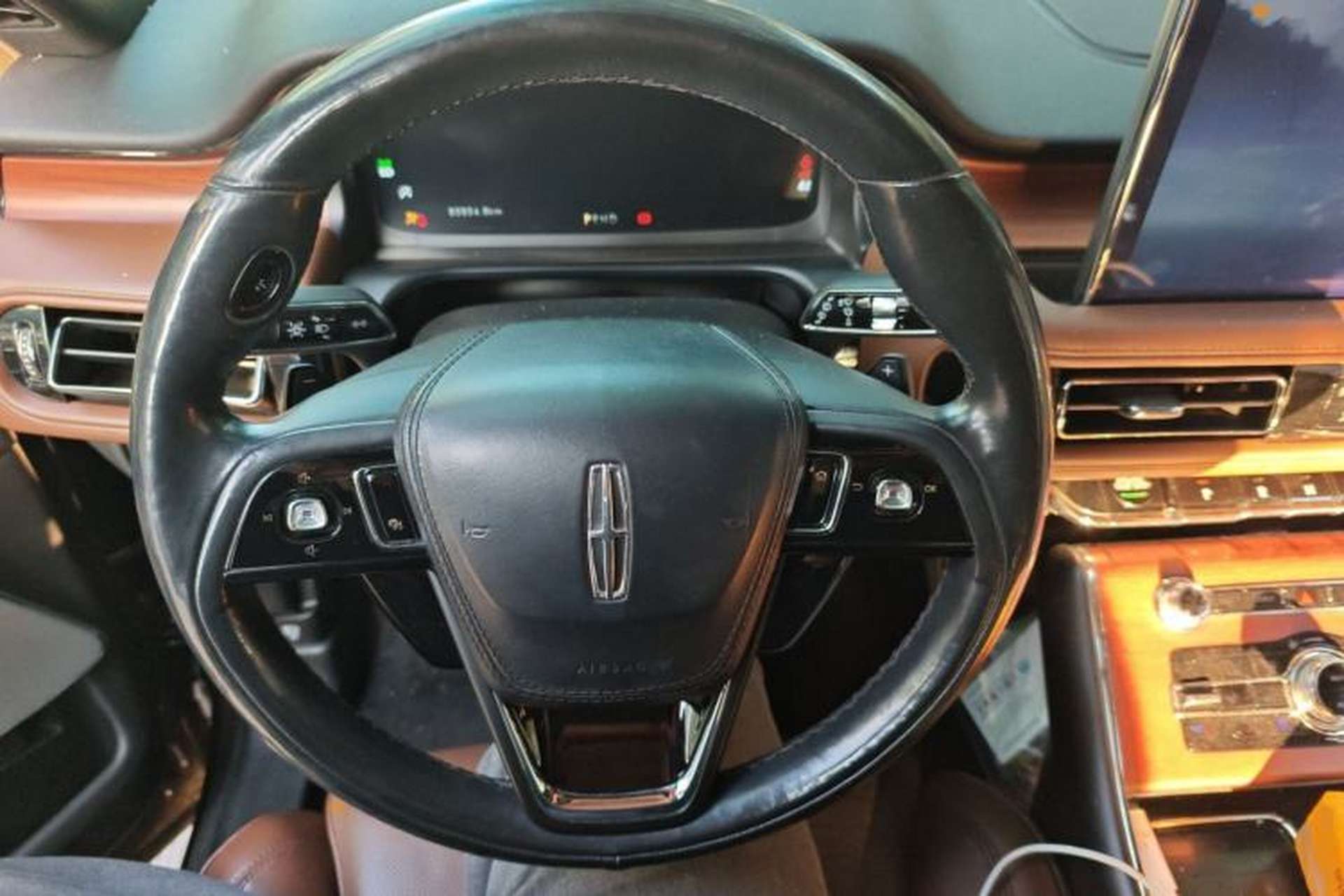 Used Lincoln Aviator 2021 3.0T V6 All-Wheel-Drive Executive Edition Steering Wheel
