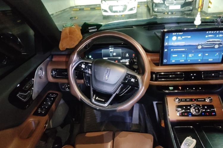 Used Lincoln Aviator 2021 3.0T V6 All-Wheel-Drive Executive Edition Steering Wheel